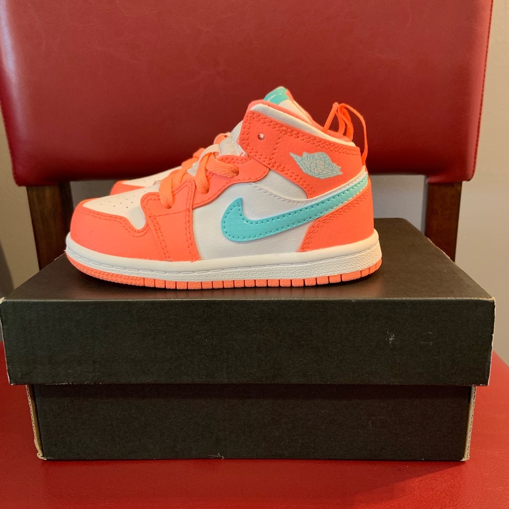 toddler pink jordan 1 mid (7)